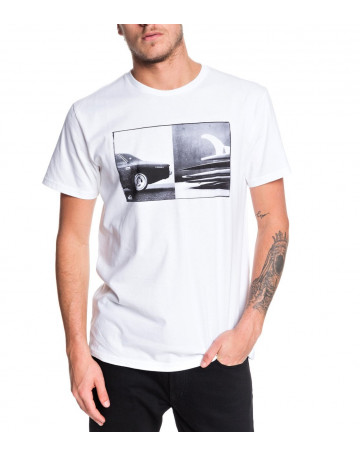 Camiseta Quiksilver Especial High Speed Pursuit - Branca 